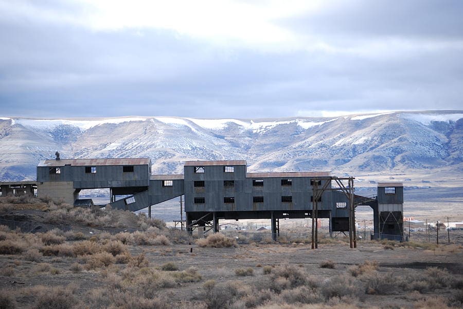 A building that is in the middle of nowhere.